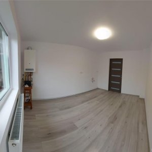 Apartament | 4 Camere | 2 x Bai | Renovat | Birouri 