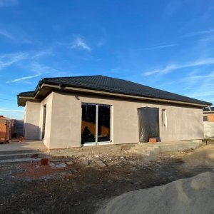 Casa individuala / comuna Bradu /4 camere / An constructie 2022