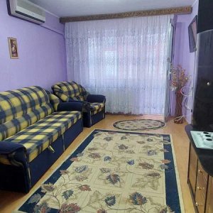 Se inchiriaza apartament cu doua camere, 50mp, micro 17,etaj1/4