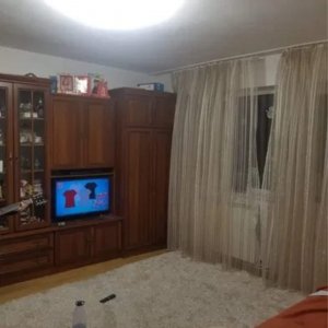 zona zarand// apartament 3 camere// 1 balcon// aer conditionat