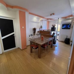 Apartament 4 camere | decomandat | centrala proprie | Loc de parcare 