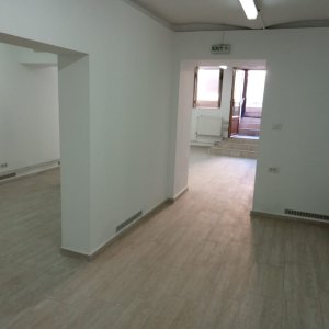 Spatiu Comercial | P-ta Maria | 3 cam | parcare | curte | Demisol | Renovat | 