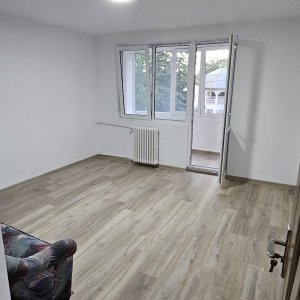 ZONA NORD | APARTAMENT | 3 CAMERE | NEMOBILAT | RENOVAT | DECOMANDAT | ETAJ 2 |