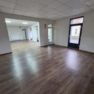 Spatiu comercial | 90 mp | Zarnesti| expunere stradala | Centrala