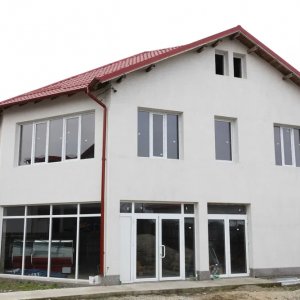 SPATIU COMERCIAL | GAESTI | 800MP | PARCARE | CURENT TRIFAZAT | 